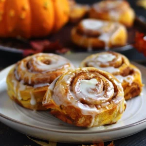 Read more about the article Pumpkin Pie Cinnamon Rolls